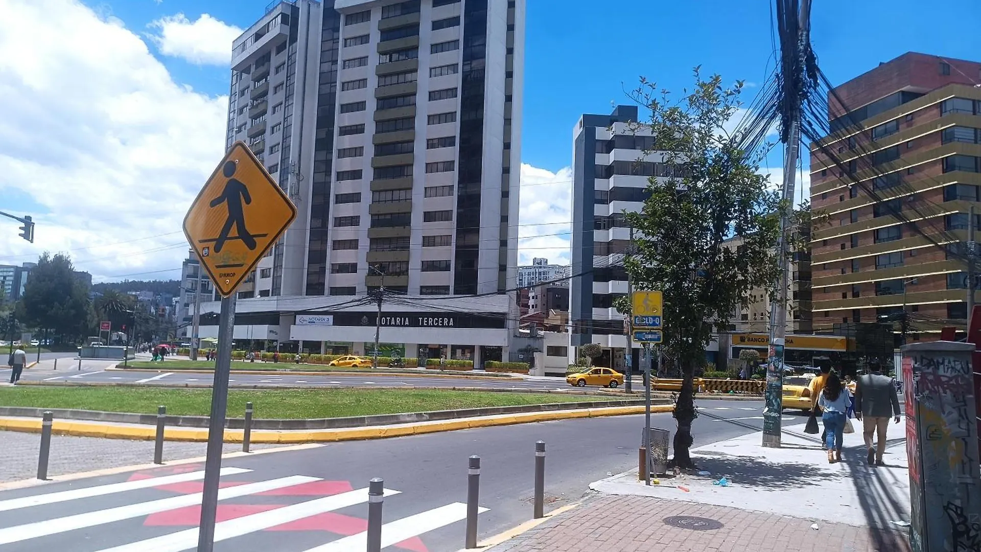 Suite Frente La Carolina Cc El Jardin Quito
